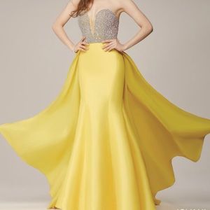 Jovani Size 12 in Black!